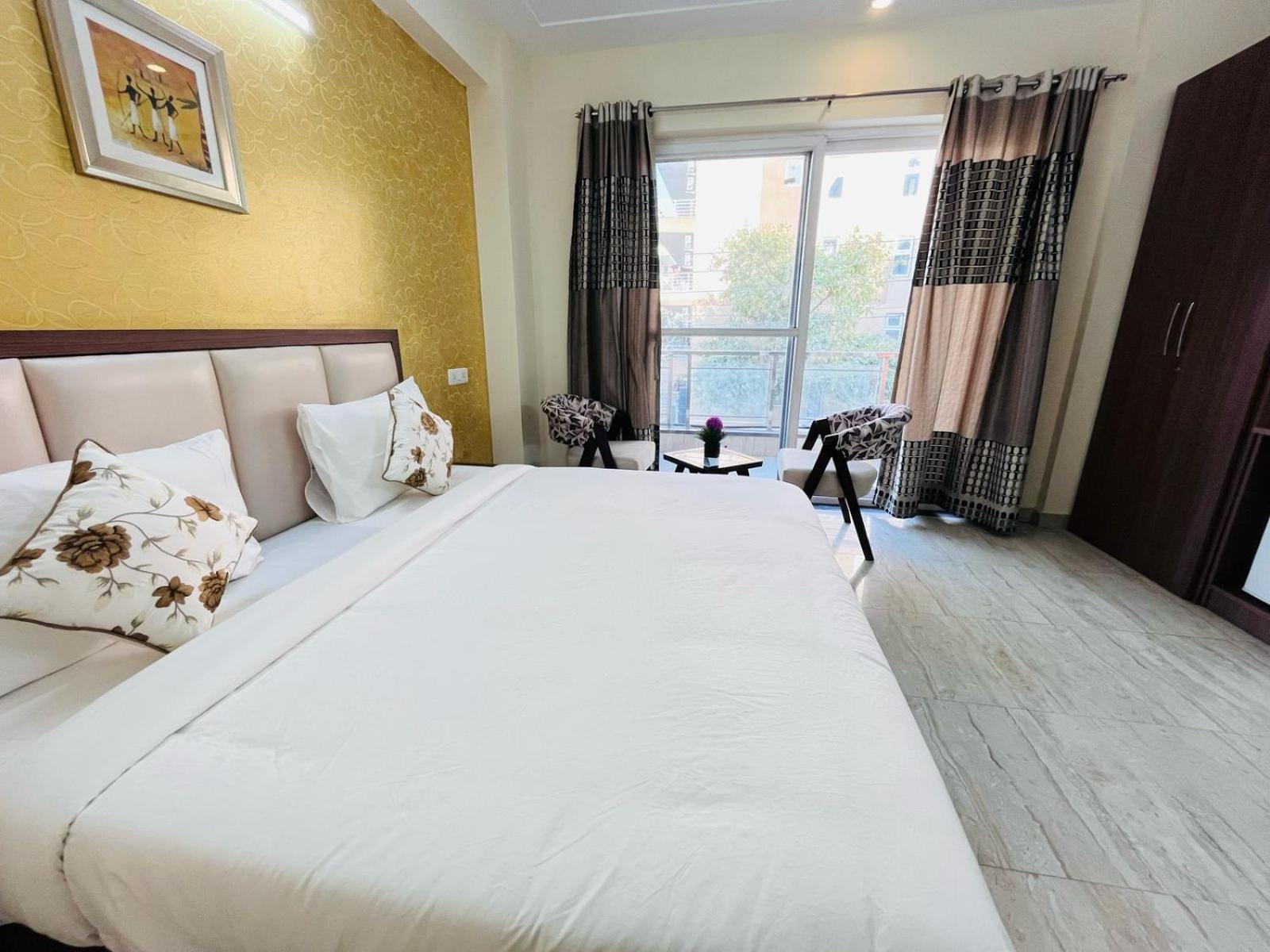 Hotel The Luxe 18 - Golf Course Road Gurgaon Bagian luar foto