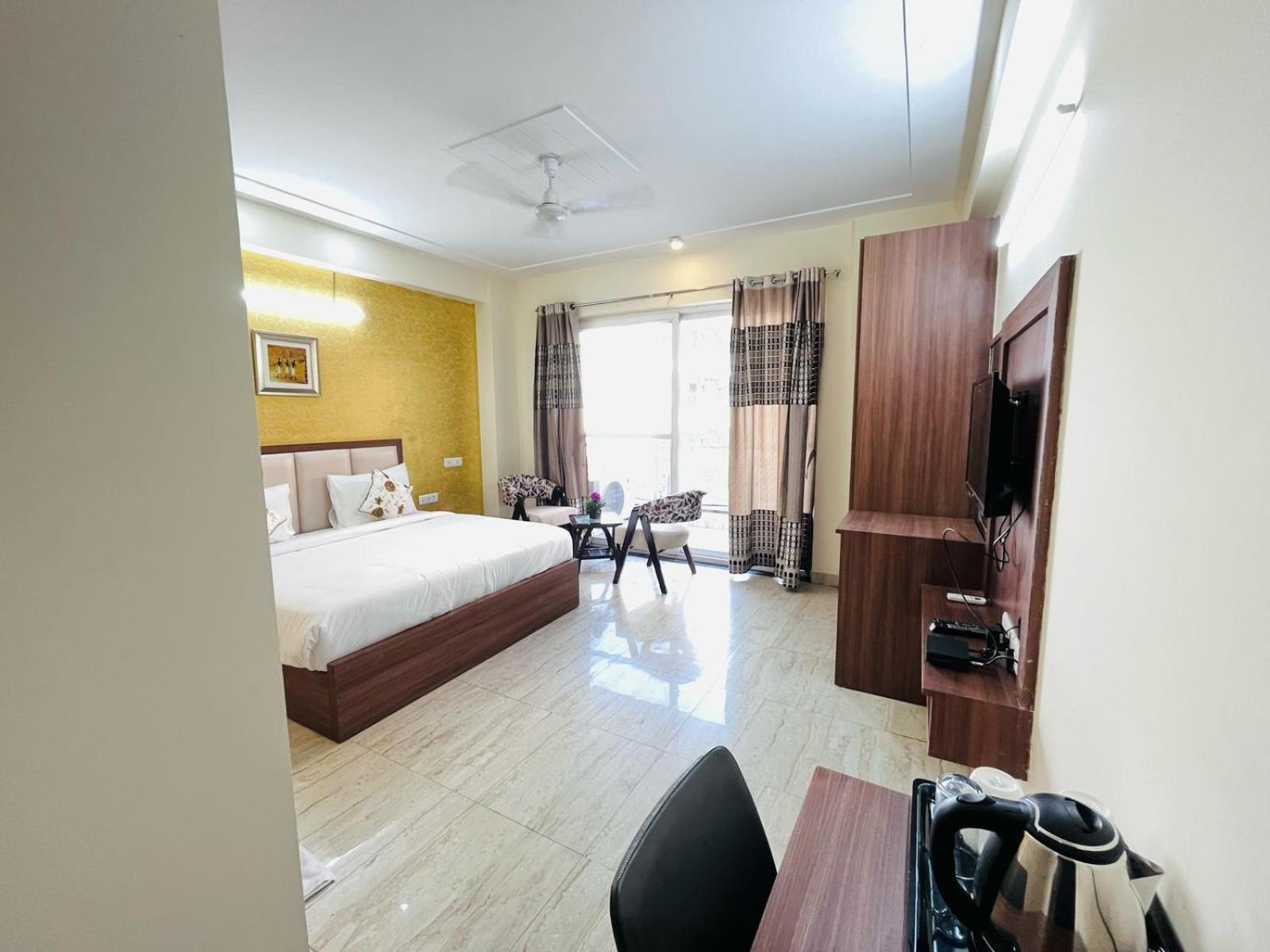 Hotel The Luxe 18 - Golf Course Road Gurgaon Bagian luar foto