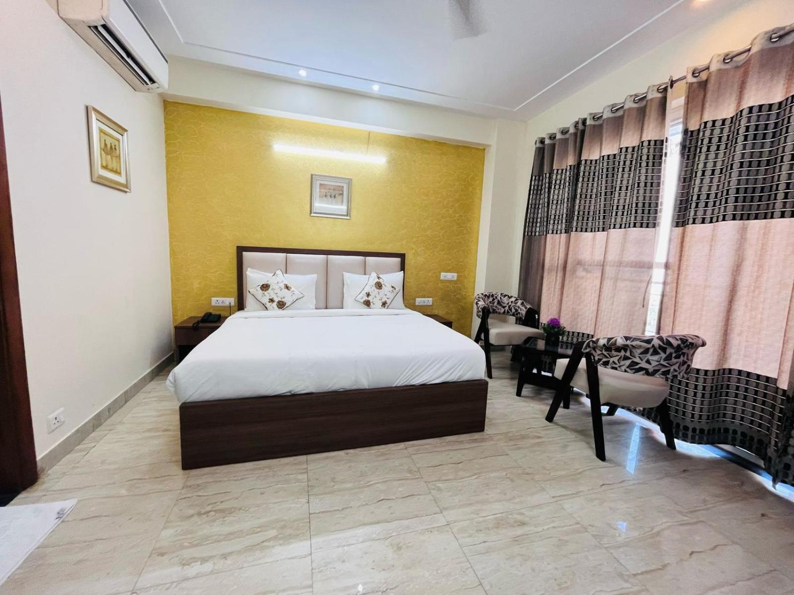 Hotel The Luxe 18 - Golf Course Road Gurgaon Bagian luar foto