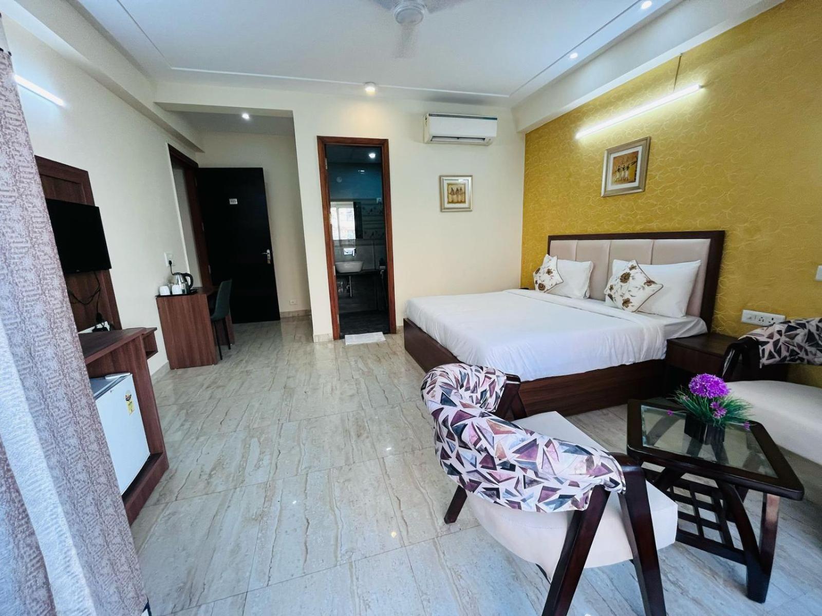 Hotel The Luxe 18 - Golf Course Road Gurgaon Bagian luar foto