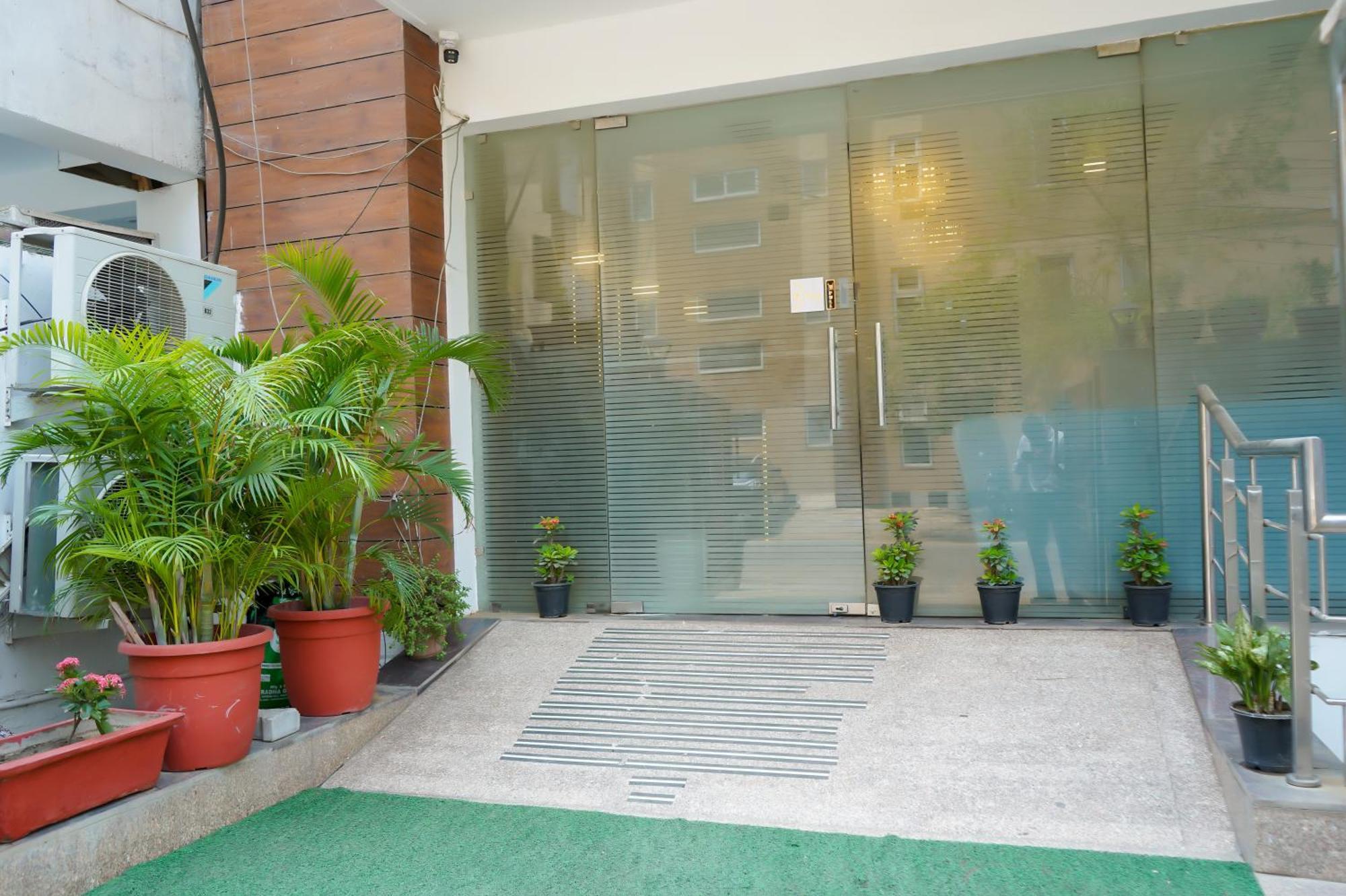 Hotel The Luxe 18 - Golf Course Road Gurgaon Bagian luar foto