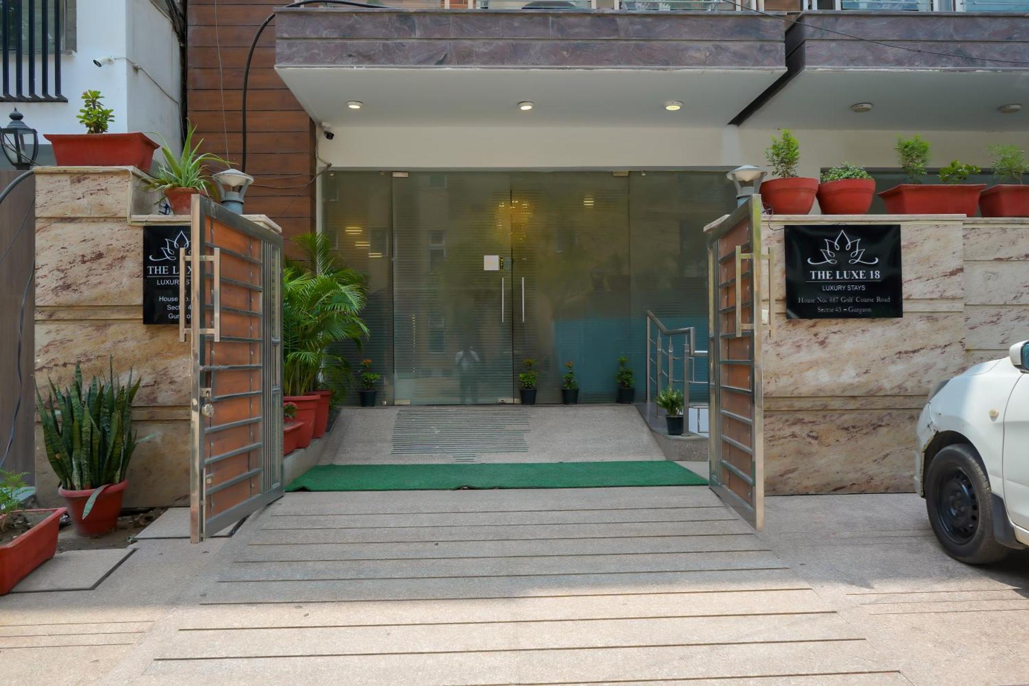 Hotel The Luxe 18 - Golf Course Road Gurgaon Bagian luar foto