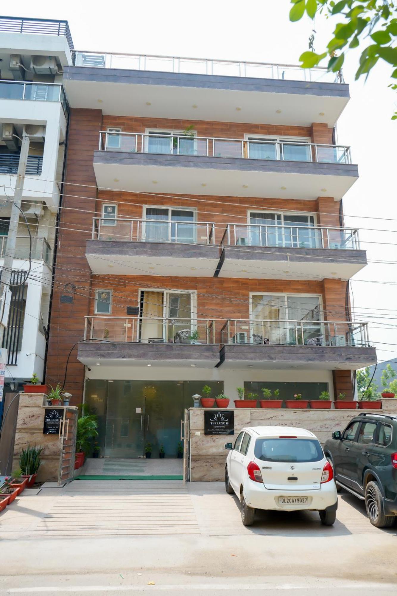 Hotel The Luxe 18 - Golf Course Road Gurgaon Bagian luar foto