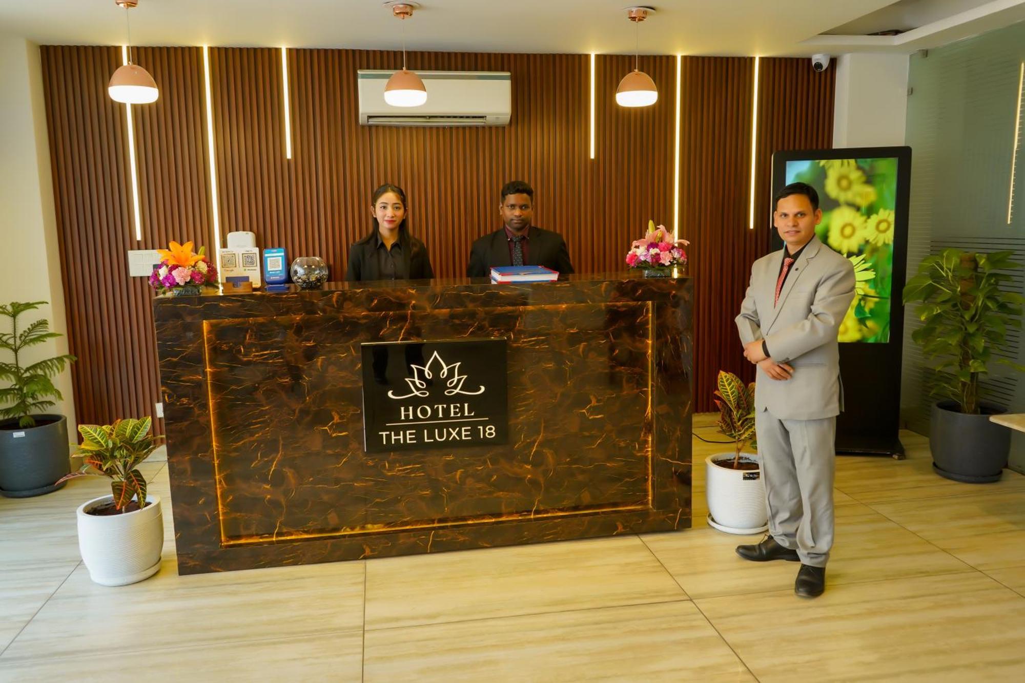 Hotel The Luxe 18 - Golf Course Road Gurgaon Bagian luar foto