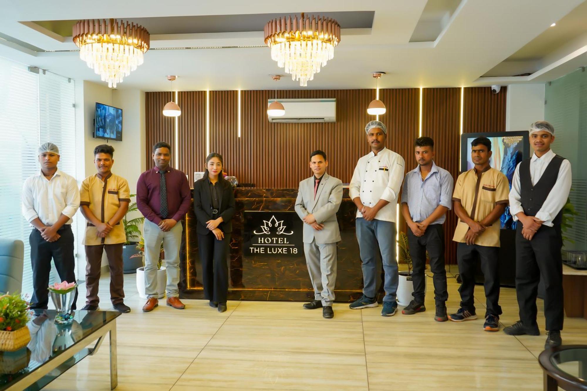 Hotel The Luxe 18 - Golf Course Road Gurgaon Bagian luar foto