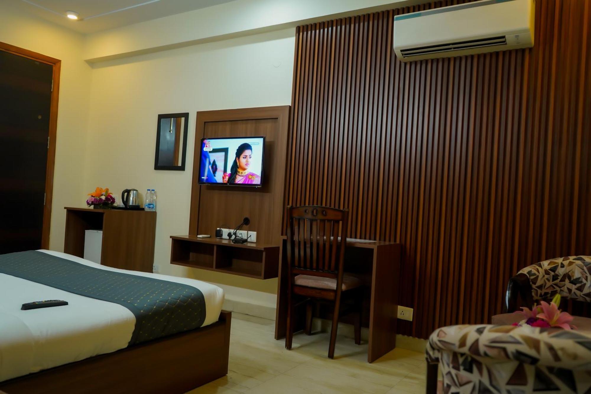 Hotel The Luxe 18 - Golf Course Road Gurgaon Bagian luar foto