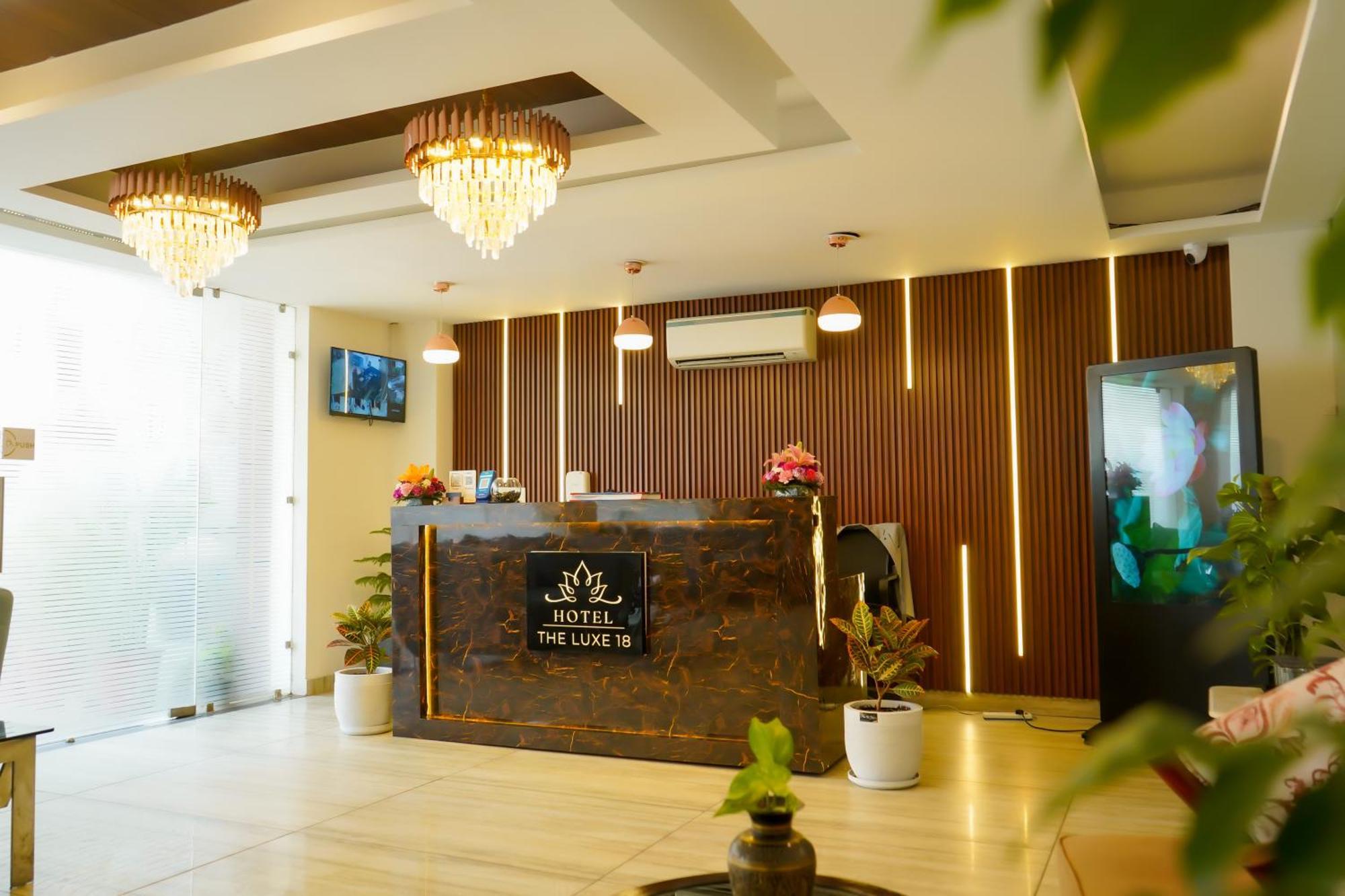 Hotel The Luxe 18 - Golf Course Road Gurgaon Bagian luar foto