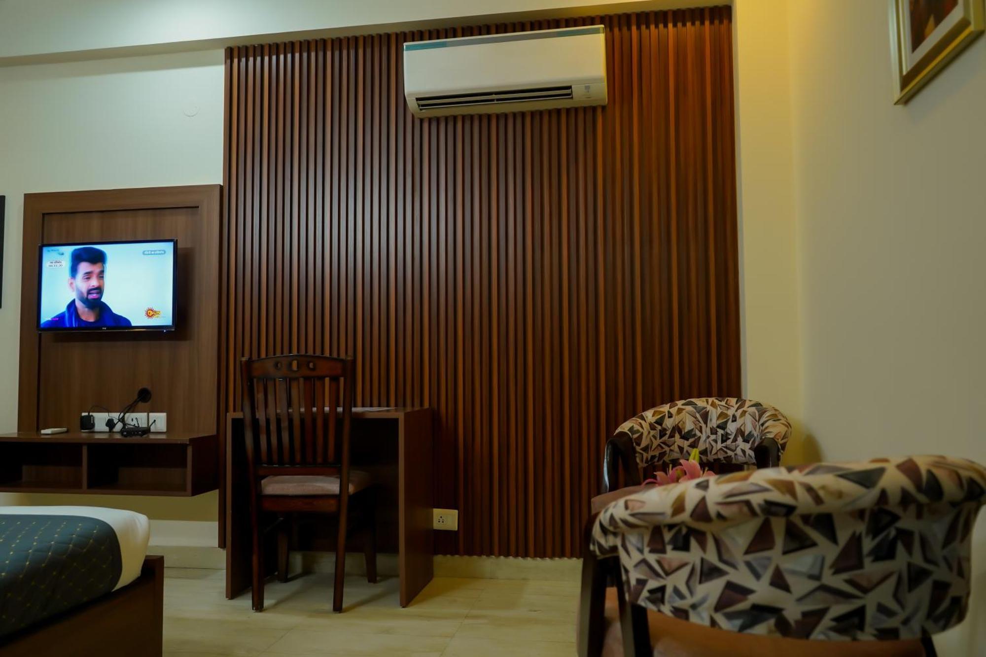 Hotel The Luxe 18 - Golf Course Road Gurgaon Bagian luar foto