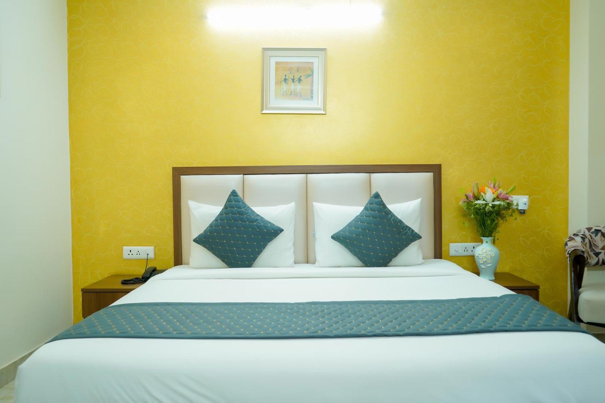 Hotel The Luxe 18 - Golf Course Road Gurgaon Bagian luar foto