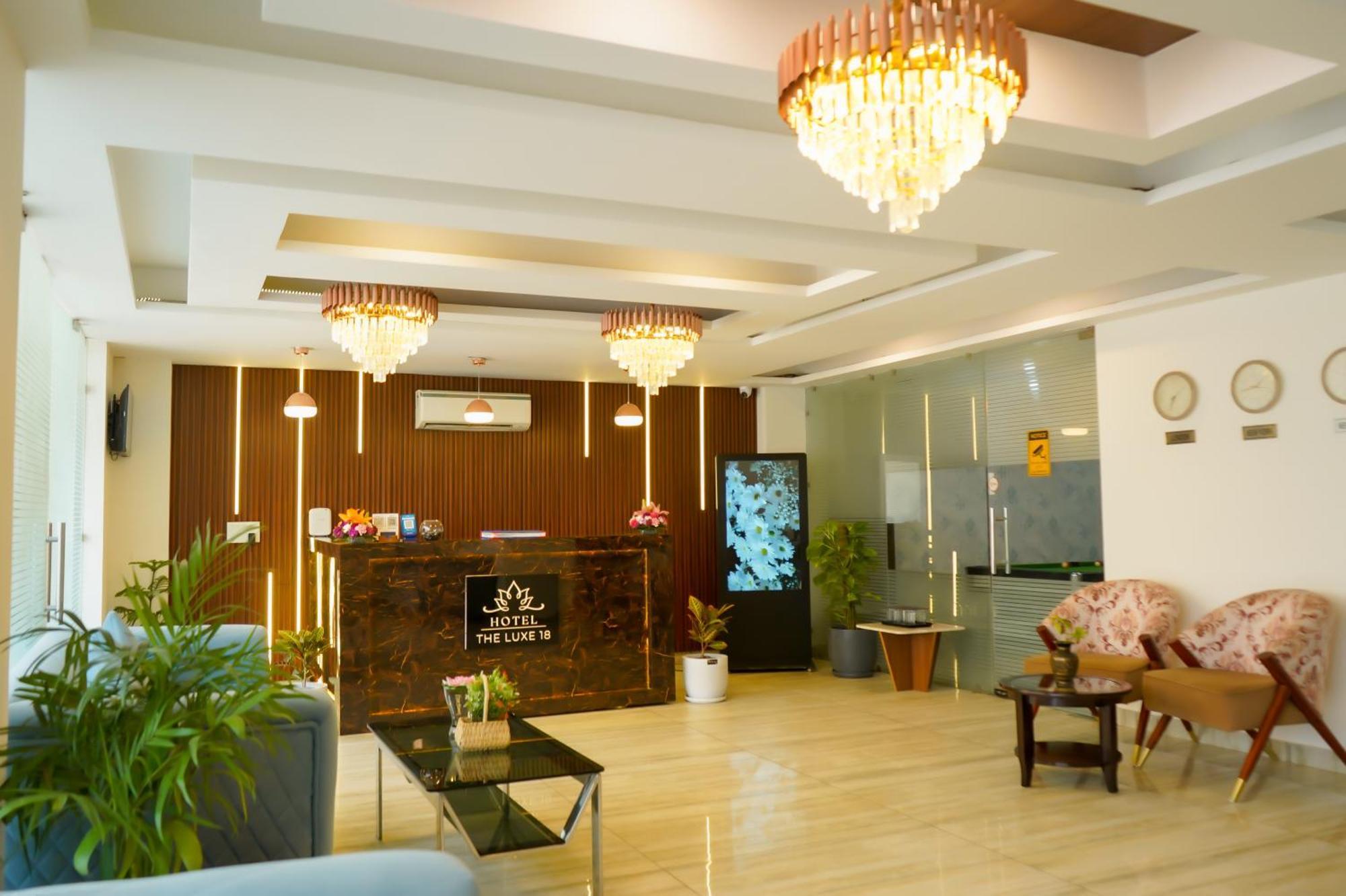 Hotel The Luxe 18 - Golf Course Road Gurgaon Bagian luar foto