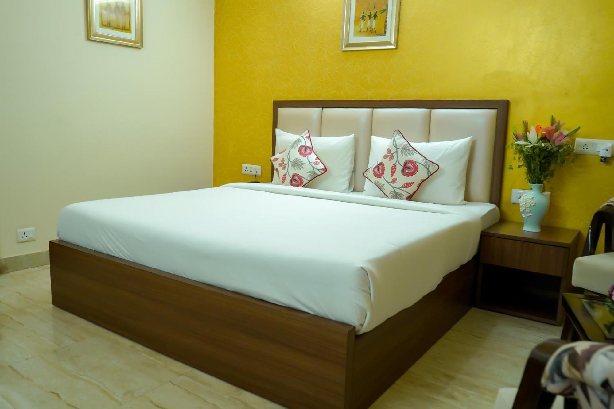 Hotel The Luxe 18 - Golf Course Road Gurgaon Bagian luar foto