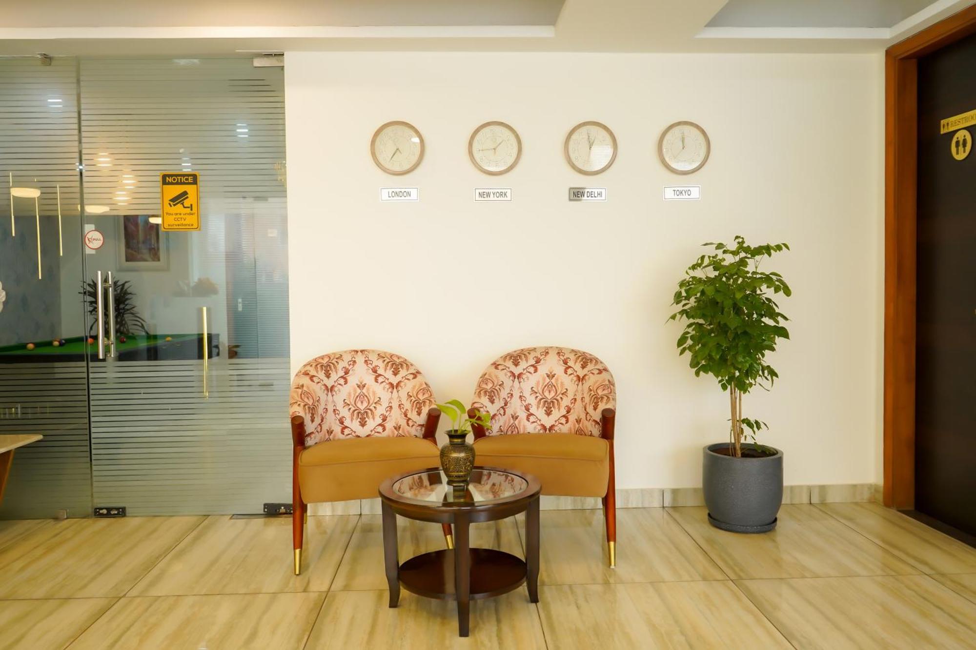 Hotel The Luxe 18 - Golf Course Road Gurgaon Bagian luar foto