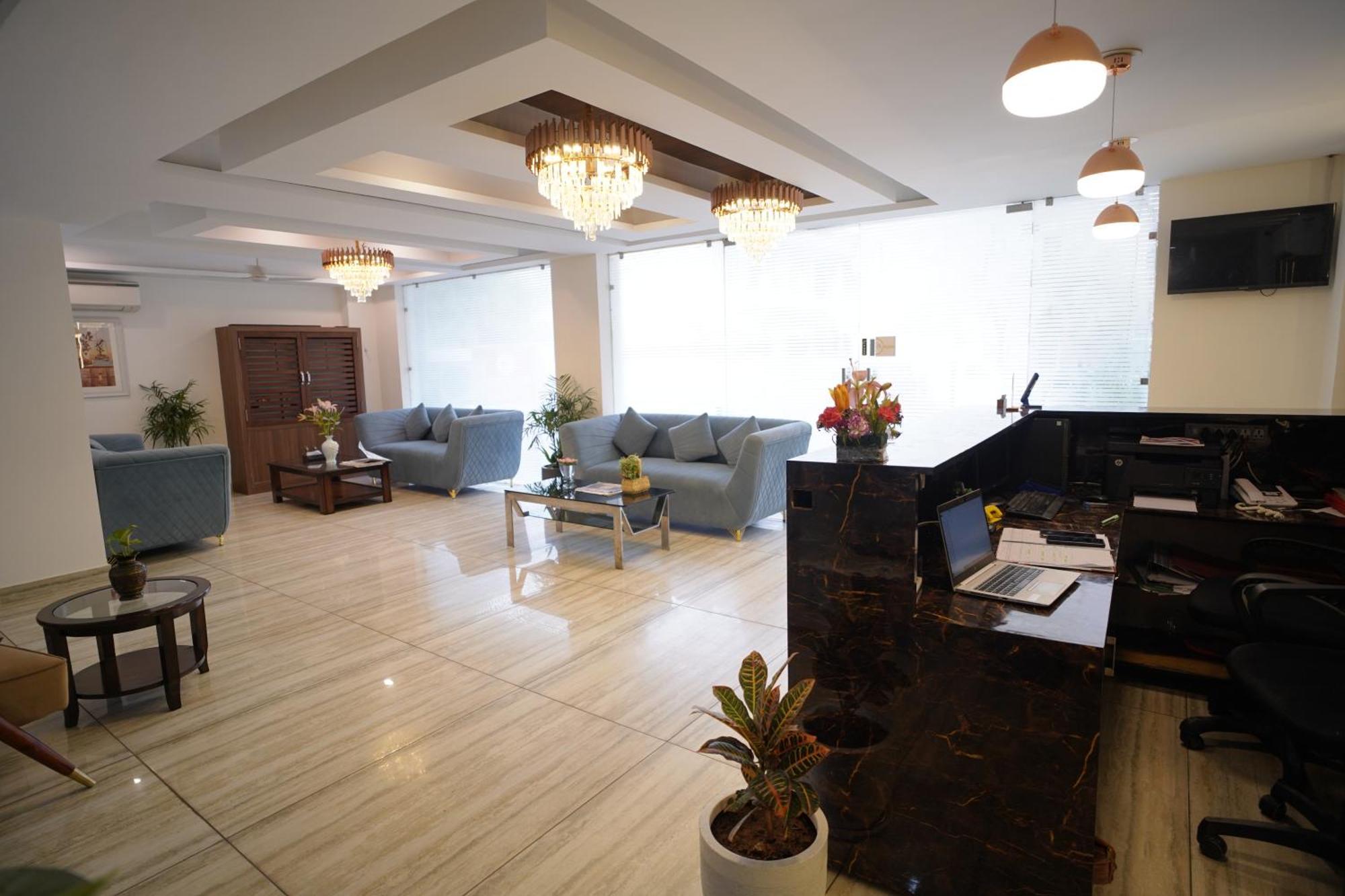 Hotel The Luxe 18 - Golf Course Road Gurgaon Bagian luar foto