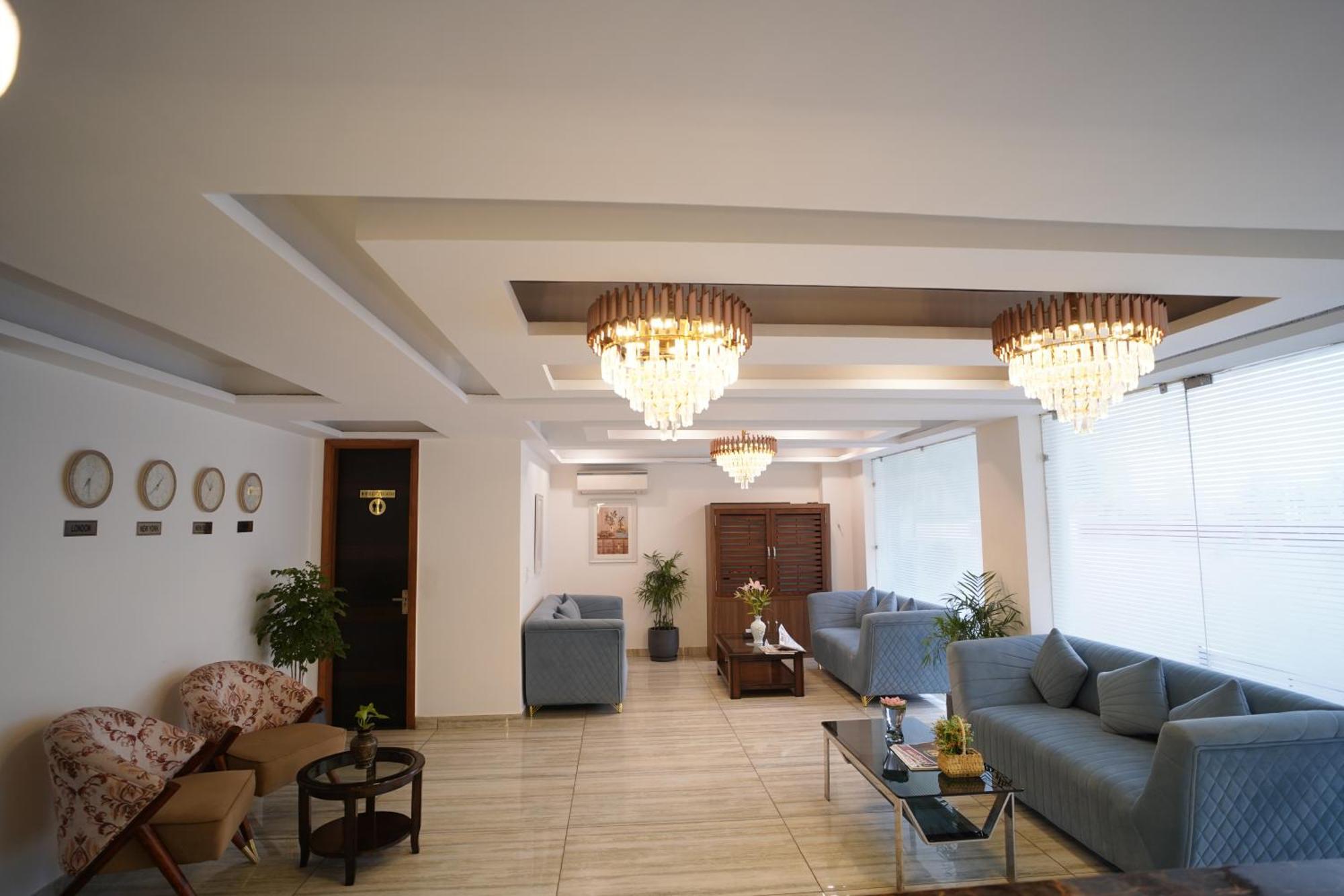 Hotel The Luxe 18 - Golf Course Road Gurgaon Bagian luar foto